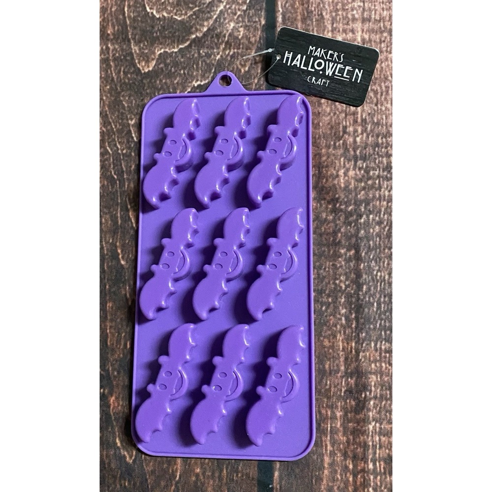 Maker's Halloween Craft Silicone Bakeware/Chocolate Mold (Bats) 9 Cavity New